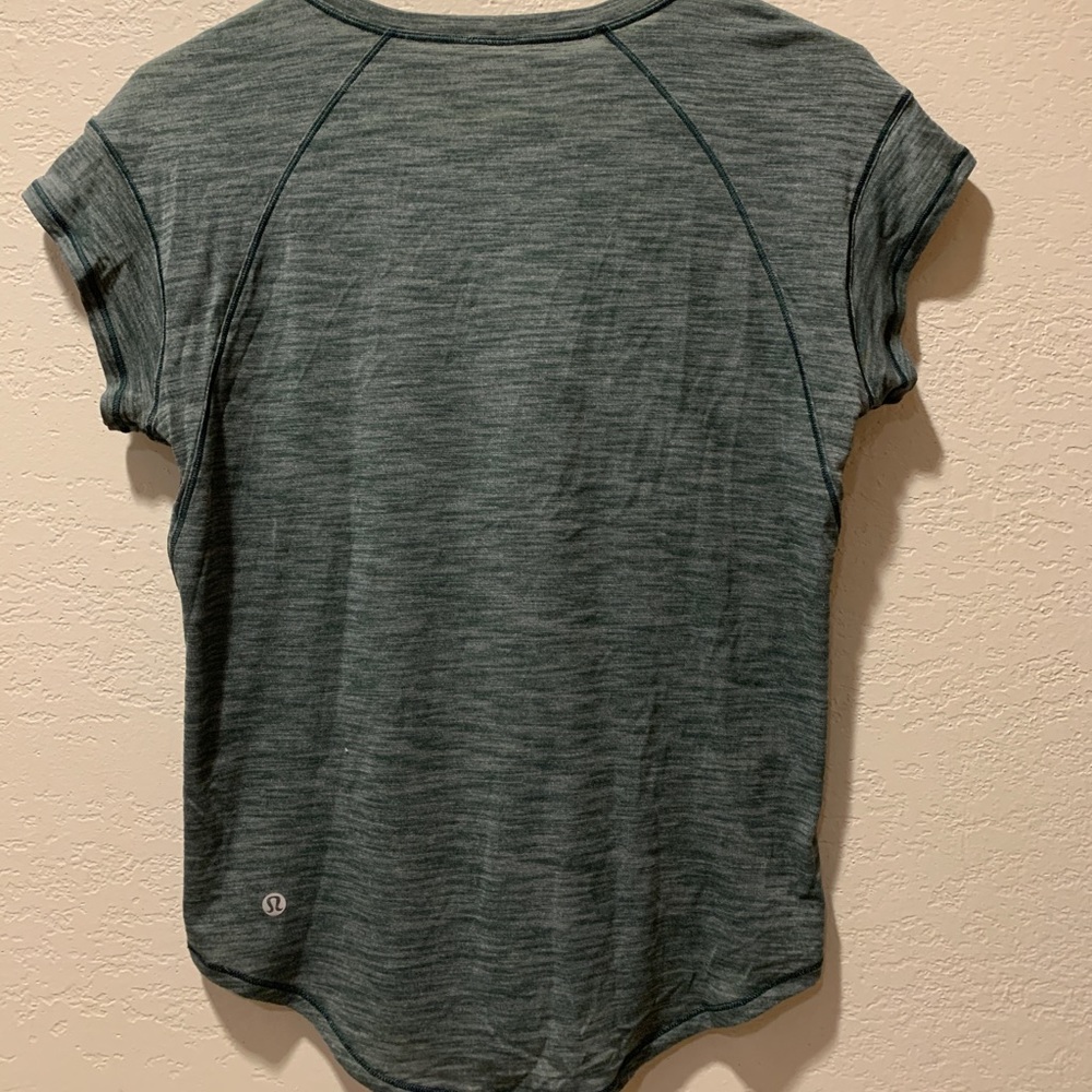 Lululemon workout tee